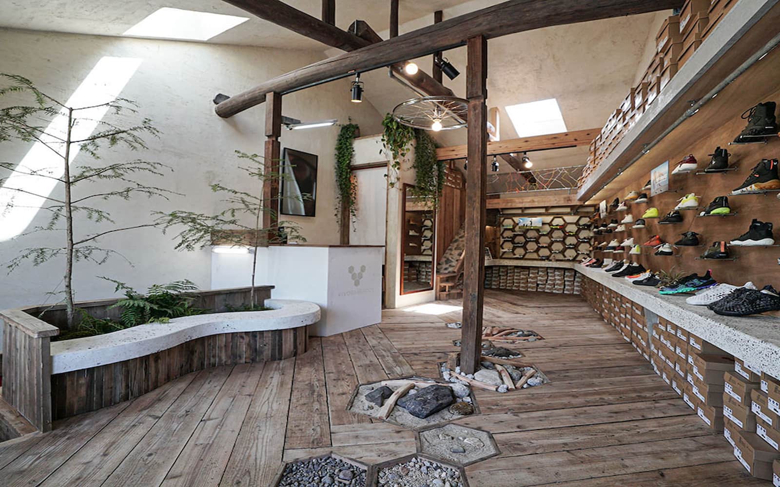 Vivobarefoot 京都店の営業日について